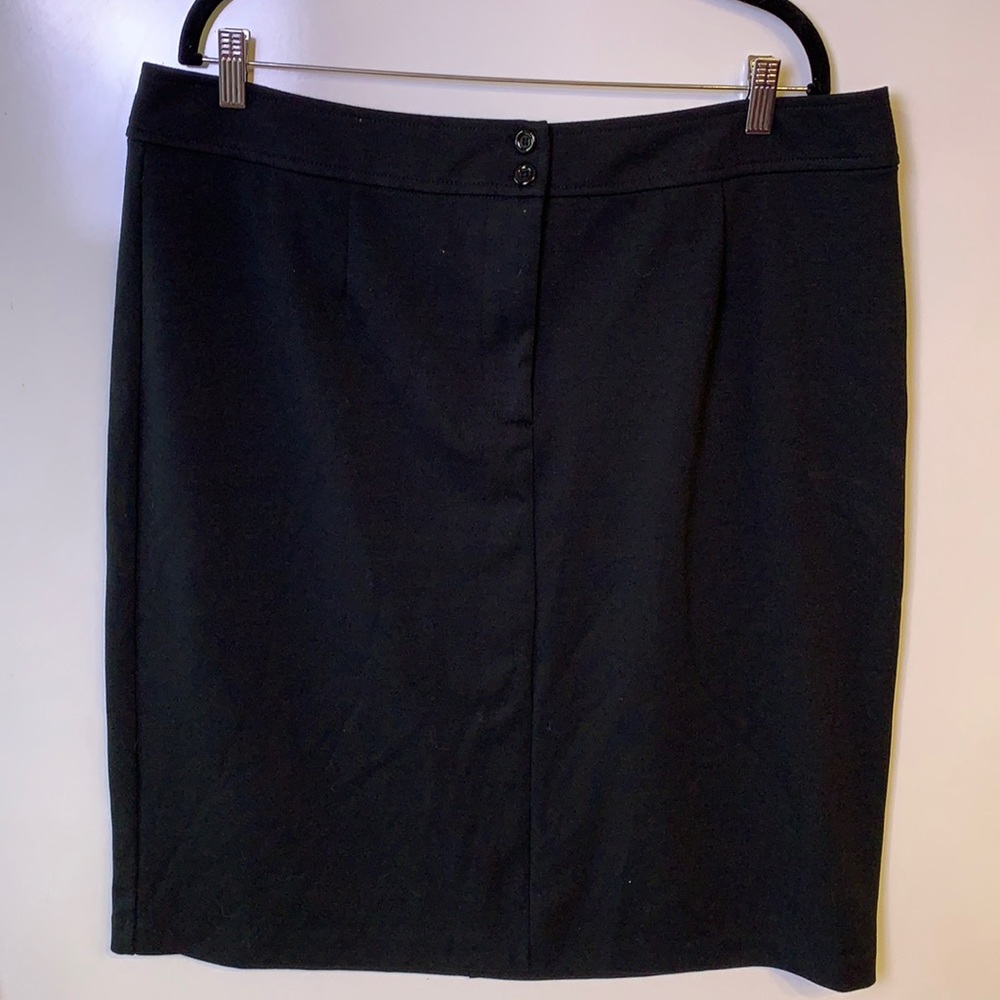 Linea Ponte black skirt
